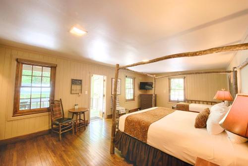 a bedroom with a bed and a table in a room at Historic Tapoco Lodge Resort in Tapoco