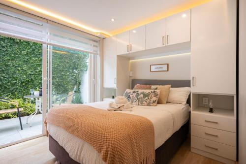 Ένα ή περισσότερα κρεβάτια σε δωμάτιο στο Private Residences by Vibrant