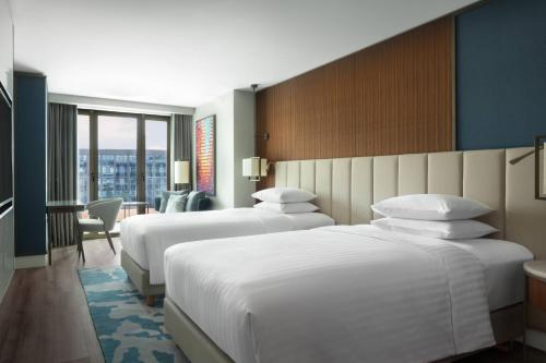 Cama ou camas em um quarto em Izmir Marriott Hotel