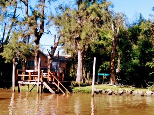 a house with a dock in the middle of a river at Delta Tigre in Tigre