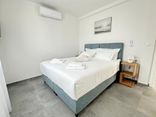 Rosa Holiday Villa - Sea View & Private Parking
