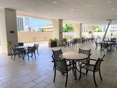 Remodeled 1bd High Floor Waikiki Condo with Parking_3