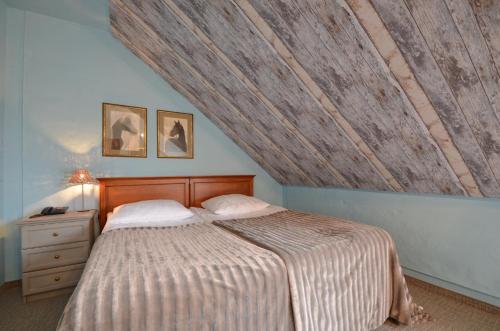 Postel nebo postele na pokoji v ubytování Hotel Dworek nad Regą