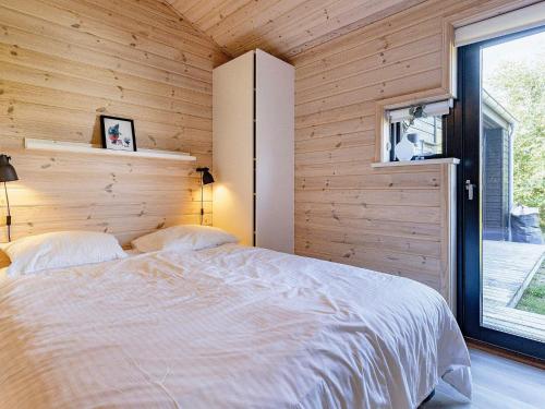 Postel nebo postele na pokoji v ubytování Holiday home Hals VII