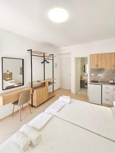 Η κουζίνα ή μικρή κουζίνα στο Premium Pirali Stay with Free Parking