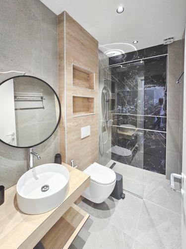 Ένα μπάνιο στο Premium Pirali Stay with Free Parking
