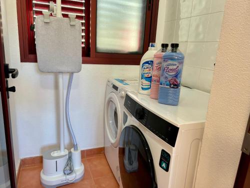 Φωτογραφία από το άλμπουμ του Villa Puerto Rico in front of the shopping center with private heated saltwater pool with jacuzzi & t able fút boll & arcade games OR St andard Villa Puerto Rico in front of the shopping center with private heated saltwater big jacuzzi & arcade games στο Πουέρτο Ρίκο