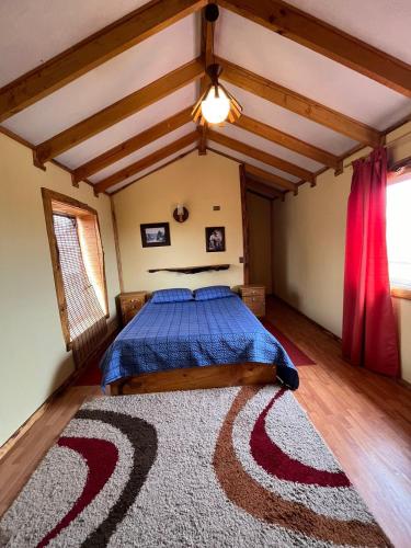 Una cama o camas en una habitación de Cabañas Rustikas