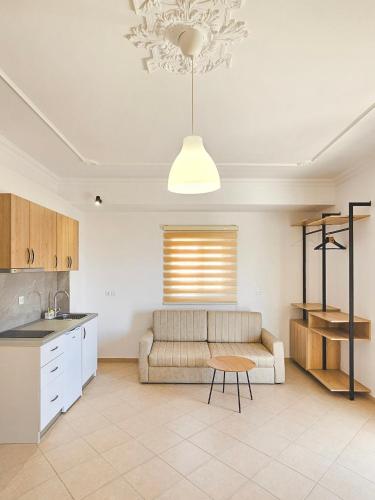 Η κουζίνα ή μικρή κουζίνα στο Premium Pirali Stay with Free Parking