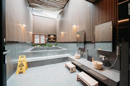 Koupelna v ubytování Cozy Tree Hotel Seomyeon