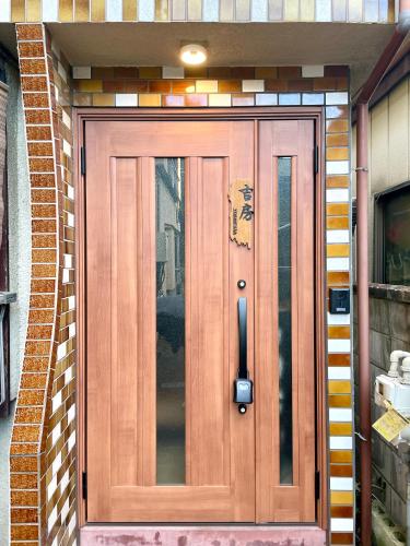 a wooden door on the side of a house at 吉房民宿 YOSHIFUSA House 晴空塔徒步圈 整栋出租 in Tokyo
