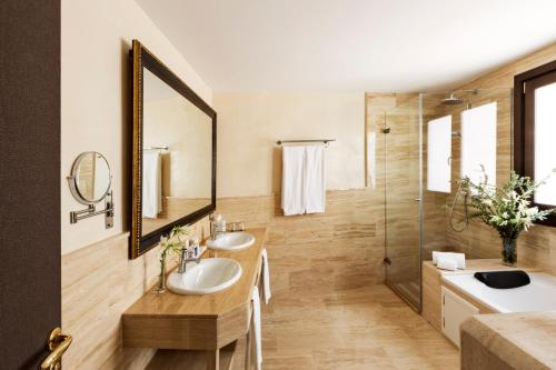 Bagno di Hotel Casa 1800 Sevilla