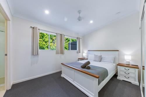 Un pat sau paturi într-o cameră la Tropical Resort Apartment