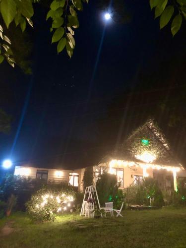 a house lit up at night with lights at Smiling Pine Dalat in Ấp Man Ling
