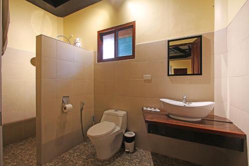 Jonas and Twins Resort tesisinde bir banyo