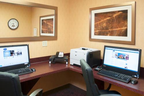 TV o dispositivi per l'intrattenimento presso Hampton Inn & Suites Cleveland-Southeast-Streetsboro