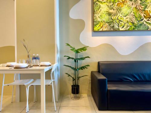 Ruang duduk di Hush Inn at ITCC Manhattan Suites