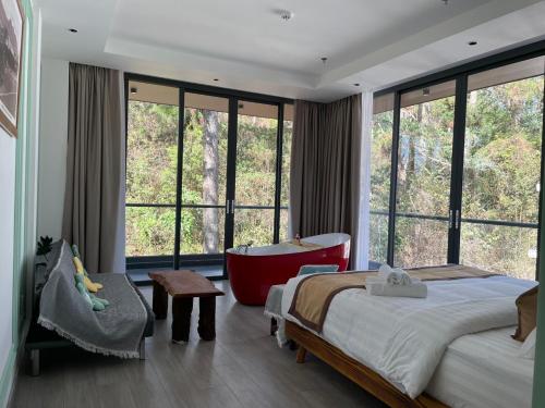 Cama o camas de una habitación en LHASA HOTEL - Central hotel in Dalat