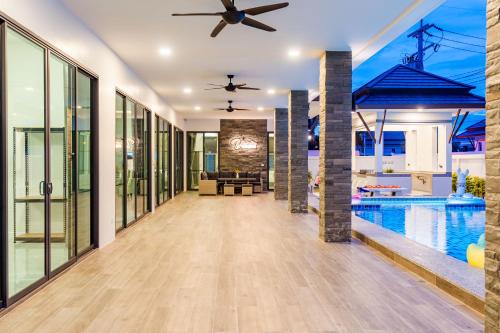 Kolam renang di atau dekat dengan Viento Pool Villa Huahin 6 ห้องนอน