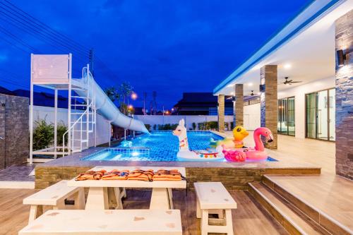 Kolam renang di atau dekat dengan Viento Pool Villa Huahin 6 ห้องนอน