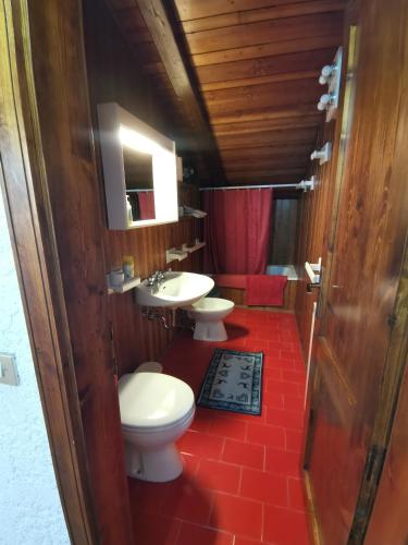 a bathroom with two toilets and a sink at Mansarda trilocale direttamente sulla pista a Folgarida - Belvedere in Folgarida