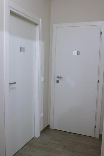 two doors in a room with white walls at Bed and Breakfast 3 Medaglie in Rende