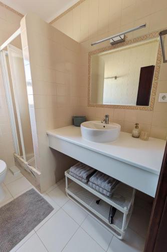 Vivenda Josil - private pool 1km to beach & centre