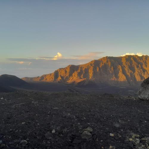 a view of a mountain in the desert at Pensao Zé Doce in Portela