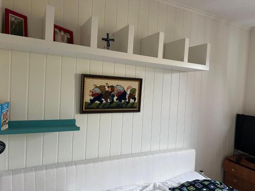a room with a painting on the wall at Vintage apartment with fresh sea air and pets in Kristiansund
