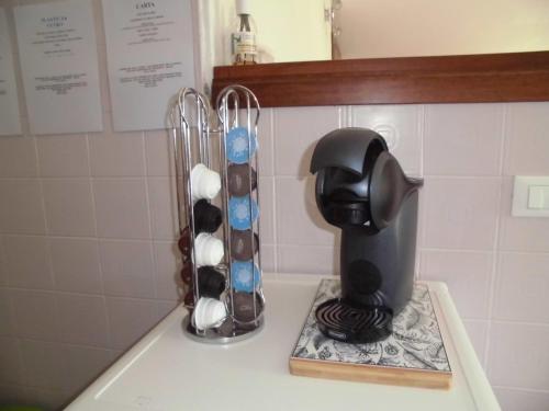 einem Mixer auf einer Theke in der Unterkunft VILLA COLLE in Nanto