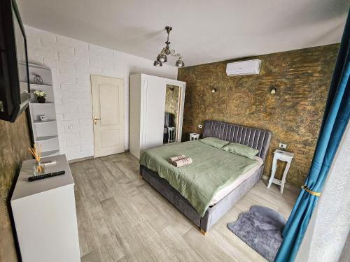 Katil atau katil-katil dalam bilik di Chic Flat - 24 H self checkin-free parking in the yard
