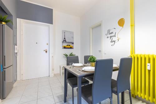 a dining room with a table and chairs at URBAN House in Rivoli