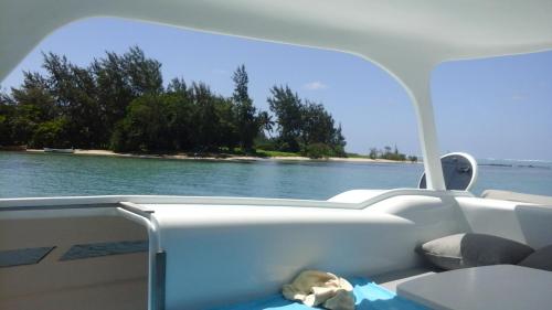 a view from the back of a boat on the water at La VILLA MAELA GOLF ANAHITA in Beau Champ