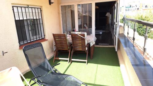 Ático centrico, 50m del mar, vista al mar y Peñon, gran terraza, parking, bicycle-friendly