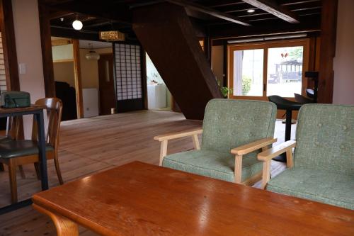 Guest House Kurukuru ゲストハウスくるくるにあるシーティングエリア