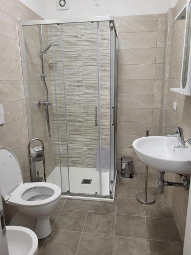 a bathroom with a shower and a toilet and a sink at P r a t o e O n d e in Cogoleto