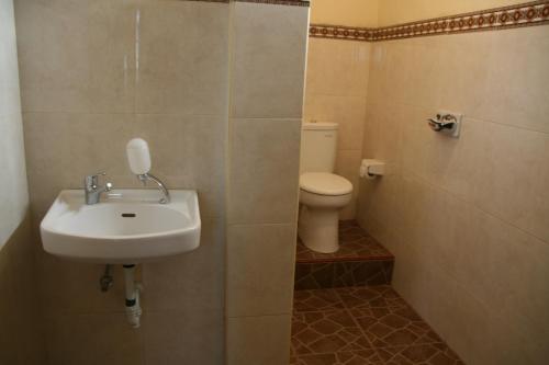Koupelna v ubytování Santun Homestay