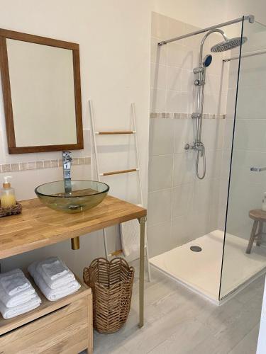 Photo de la galerie de l'établissement Dépendance privée à la campagne avec spa, à Saint-Cirice