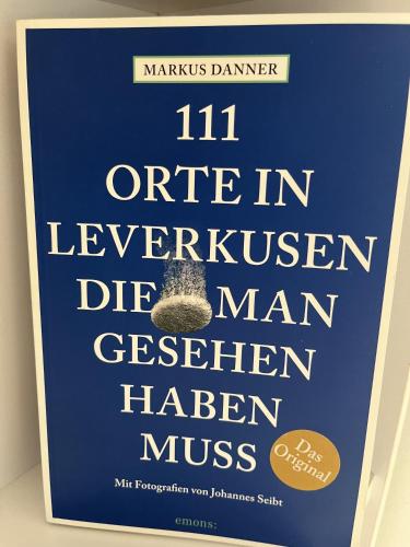 a book cover of office in levellenstein der man germanhen mass at Reni's 4 Sterne Ferienwohnung in Leverkusen
