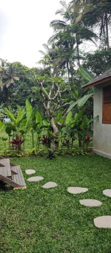 Сад в Rumah Guci