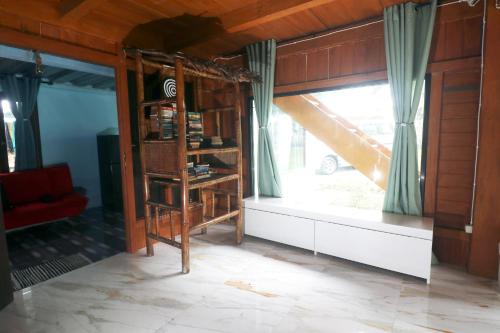 Ένα ή περισσότερα κρεβάτια σε δωμάτιο στο Villa Lokon Tomohon