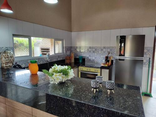 Kuchyň nebo kuchyňský kout v ubytování Casa de Praia Luis Correia