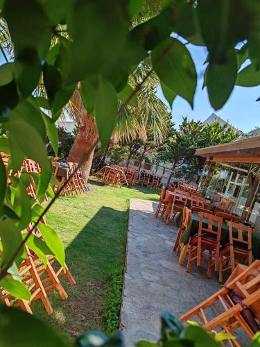Taman di luar Aim Bozcaada