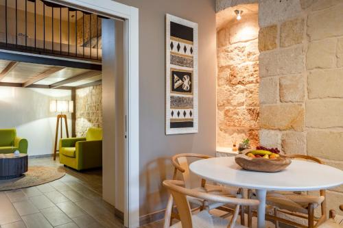 a dining room with a white table and chairs at B&B Morabella in Conversano
