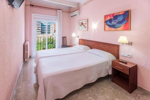 Gallery image of Hostal Solimar in Badalona