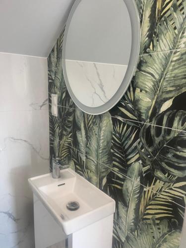 Koupelna v ubytování Apartamenty na Wzgórzu Glamour- Sauna, Jacuzzi, View Terrace, Free Parking