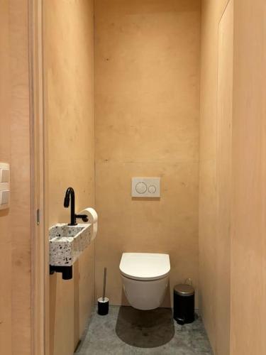 a small bathroom with a toilet and a sink at Barn47 Oudenaarde Vacation Home in Oudenaarde
