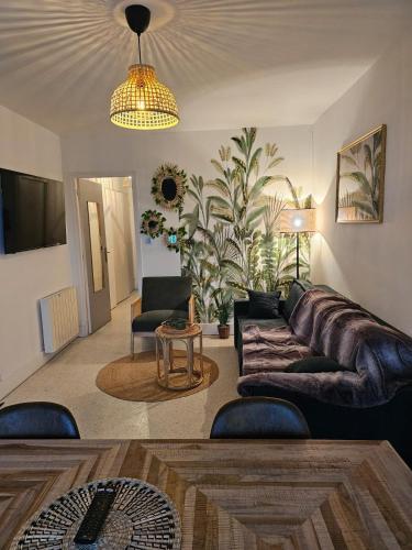 beau t2 proche plage et commerces, logia