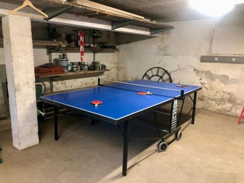 a blue ping pong table in a room at Villa Tidinghi, plage de Rospico à pied in Névez