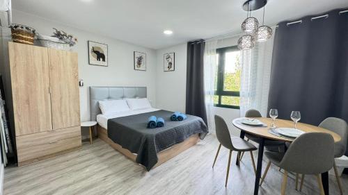 Versus Apartments near City of Arts III